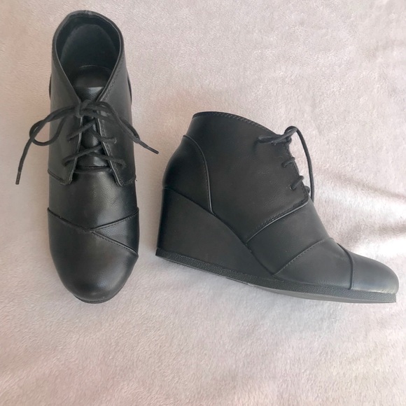 Black booties - Picture 2 of 4